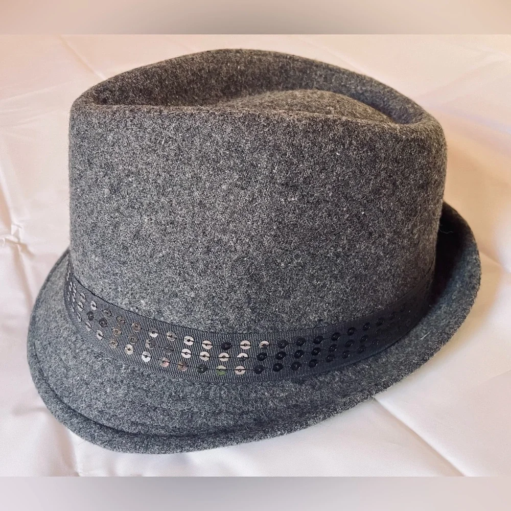 Gray Fedora Hat with Sequence strap